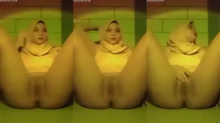 ABG Hijab Cantik Sange Mainin Memek Mulus 1
